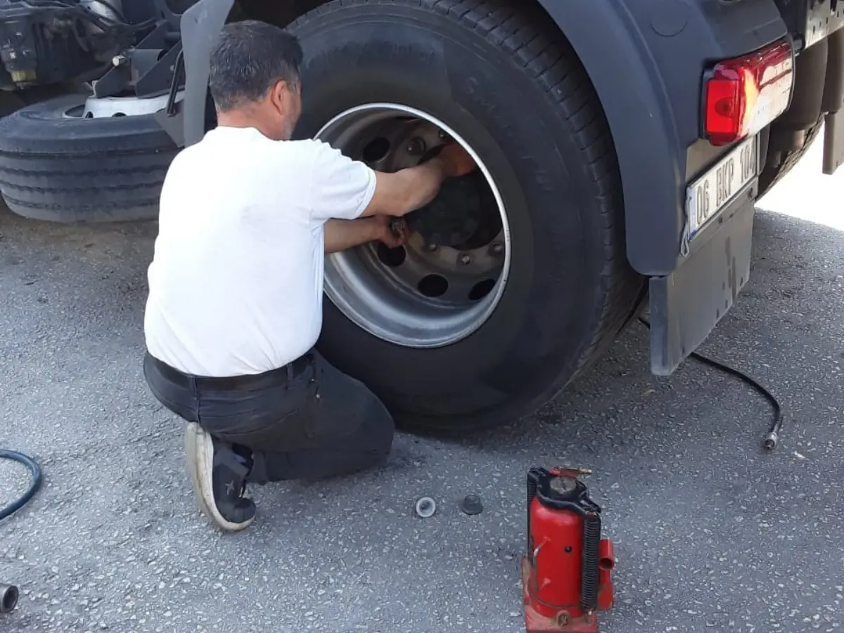 Altınözü Oto Lastikçi